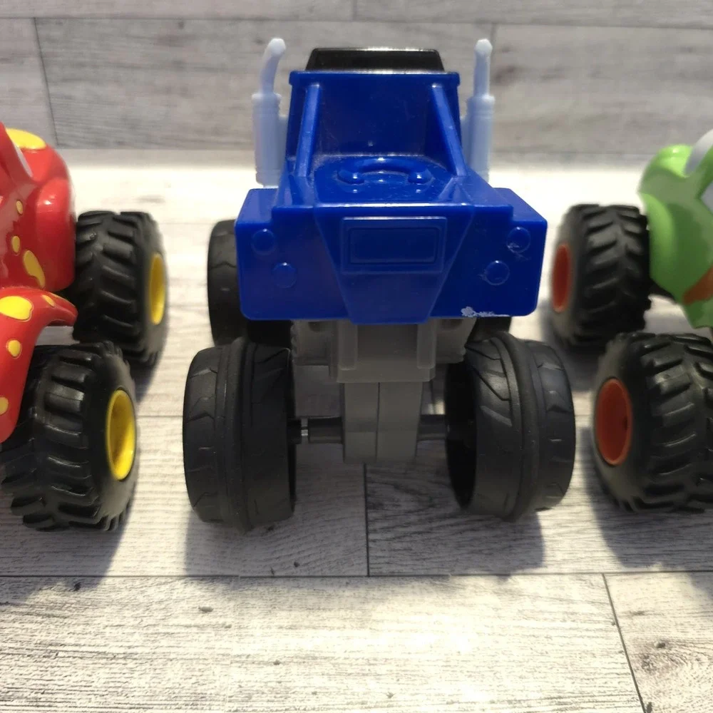 3‎ NICKELODEON BLAZE & THE MONSTER MACHINES TRUCKS RED TRUCK HAS BROKEN TAIL